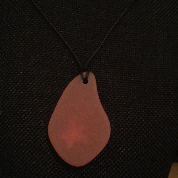 NEW. Coastal Black & Coral/Peach Necklace - Picture 4 of 6